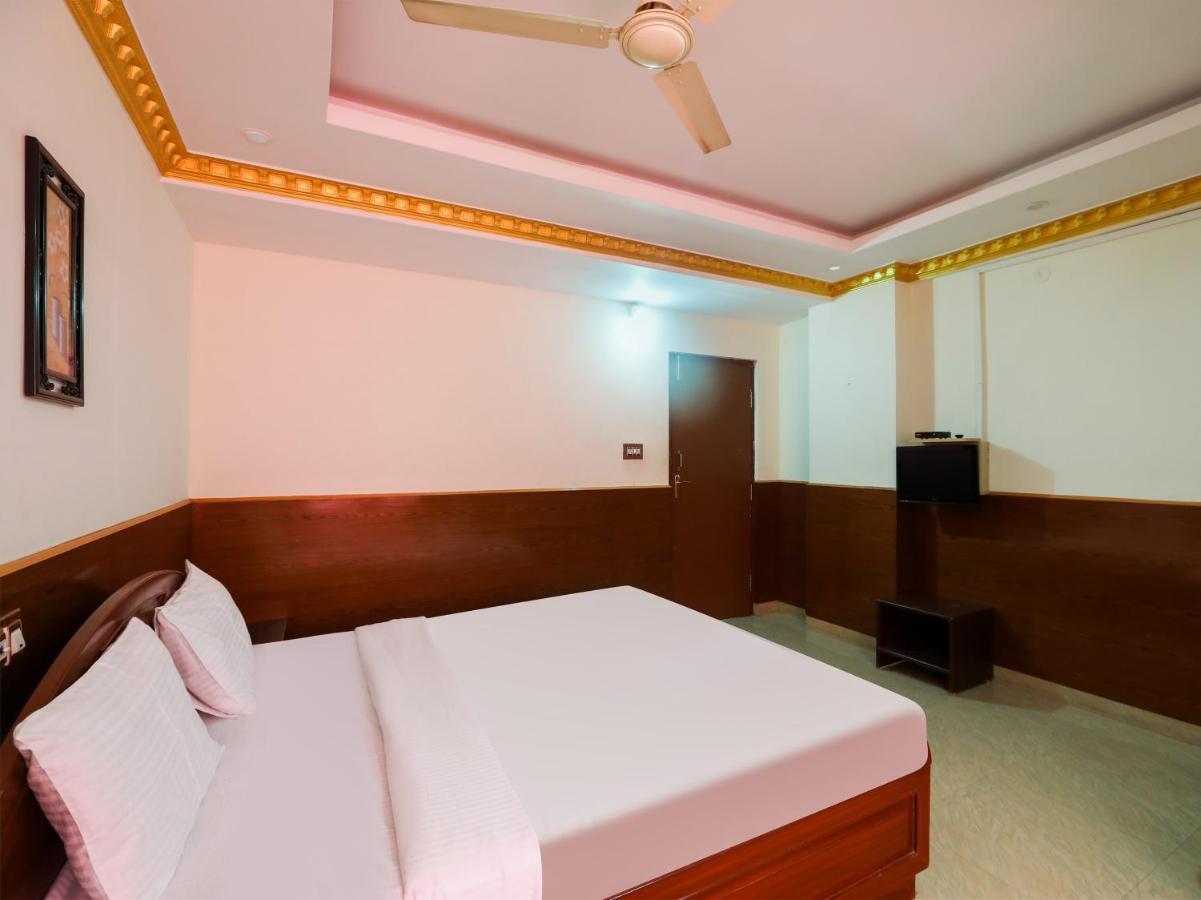 Capital O 84002 Hotel Top In Town President Kushālnagar Exteriör bild