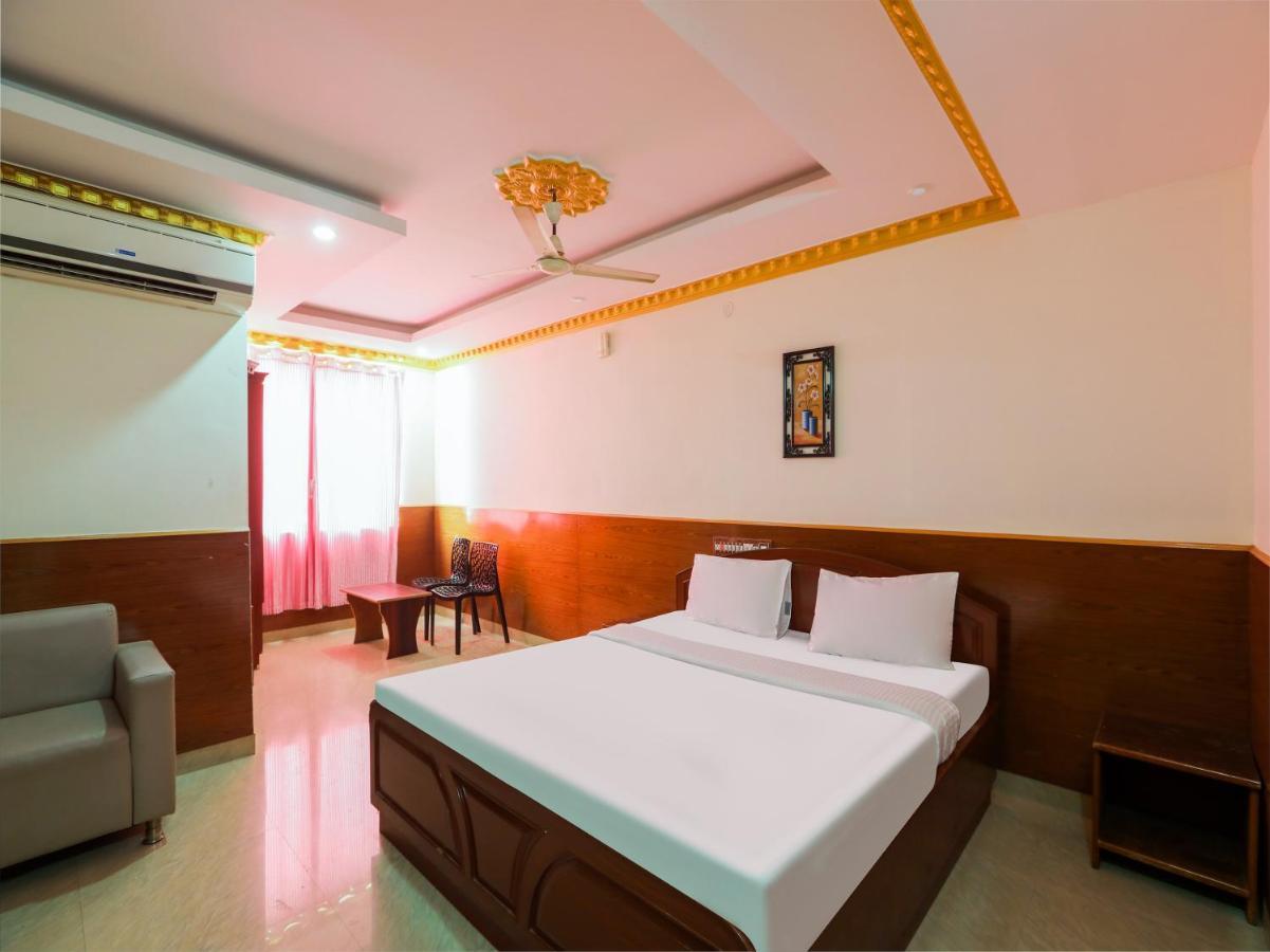 Capital O 84002 Hotel Top In Town President Kushālnagar Exteriör bild