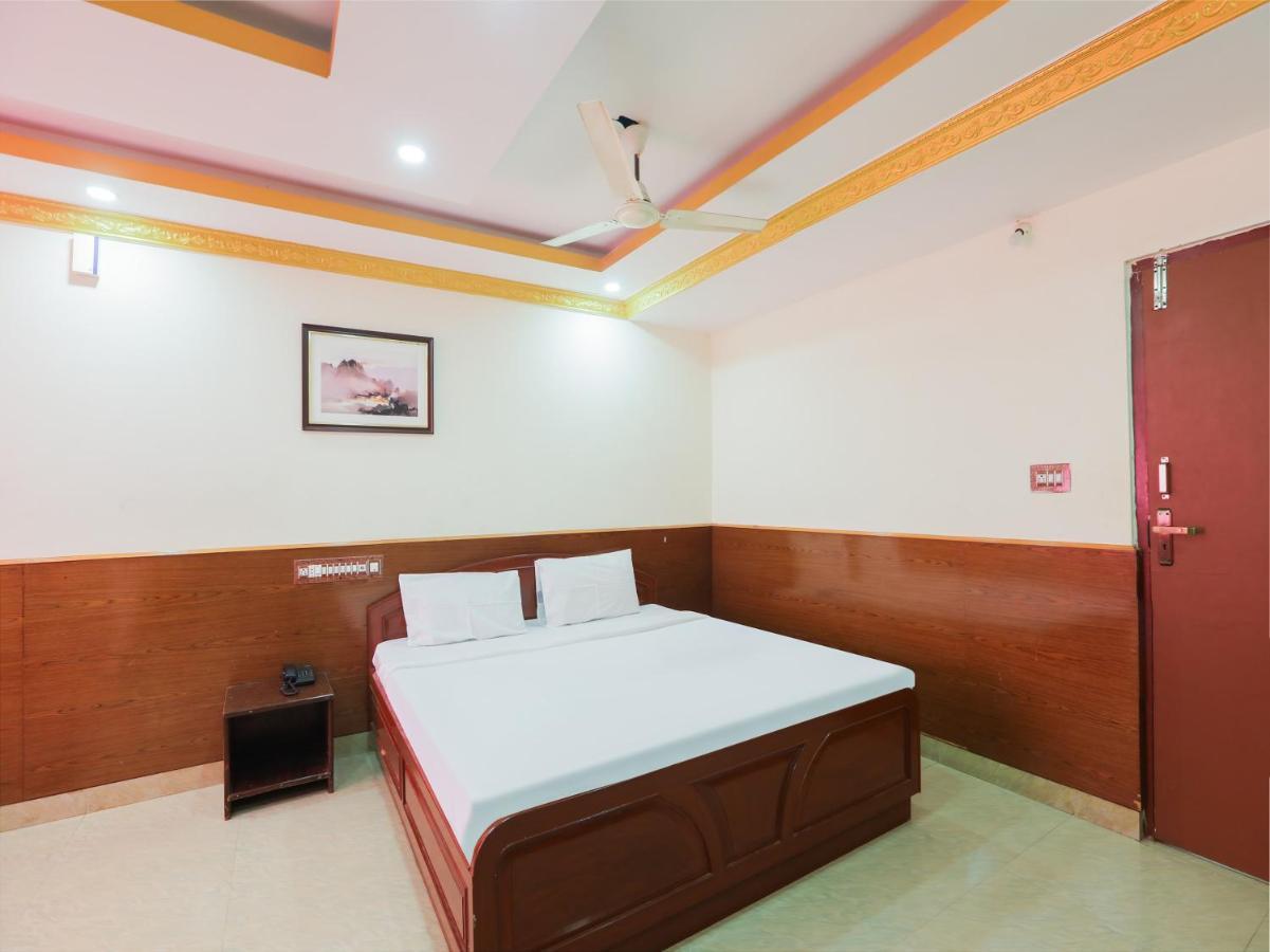 Capital O 84002 Hotel Top In Town President Kushālnagar Exteriör bild