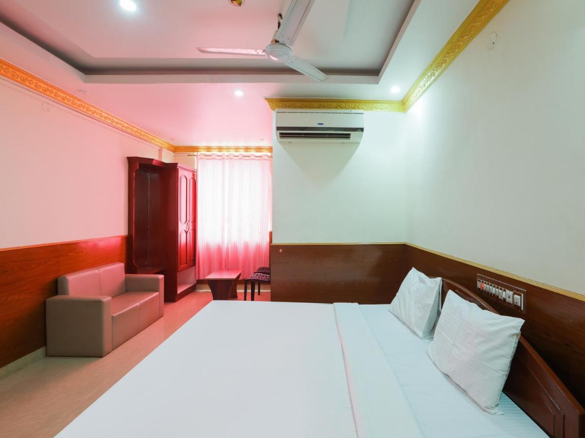 Capital O 84002 Hotel Top In Town President Kushālnagar Exteriör bild