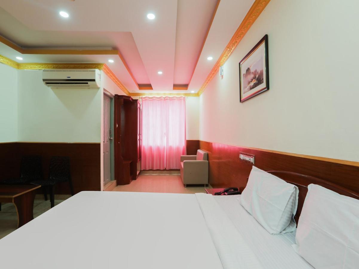 Capital O 84002 Hotel Top In Town President Kushālnagar Exteriör bild