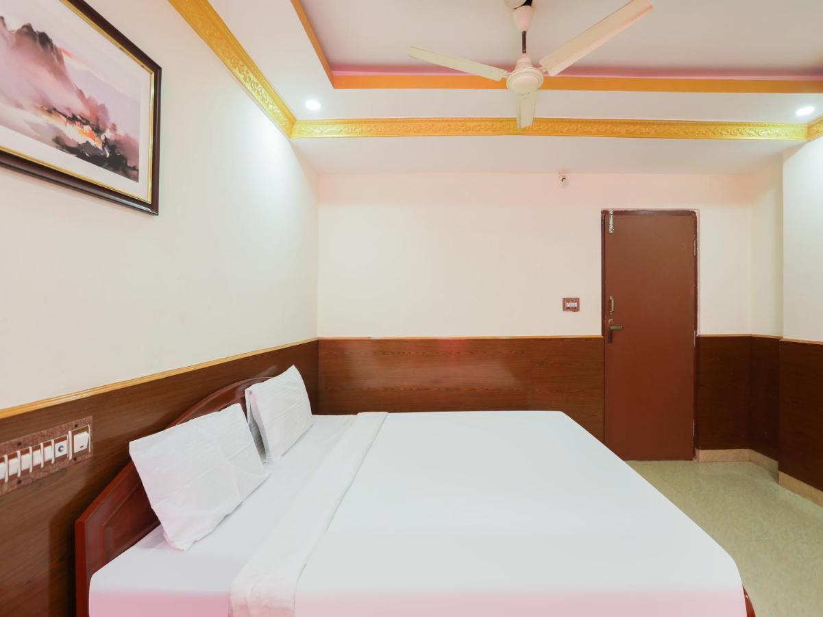 Capital O 84002 Hotel Top In Town President Kushālnagar Exteriör bild